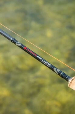 Ultimate Pike Caster 2.40m 30-80g 16 Ultimate Pike Caster 2.40m 30-80g -Visgerei Te Koop 2f1abdc07cf8c3a7